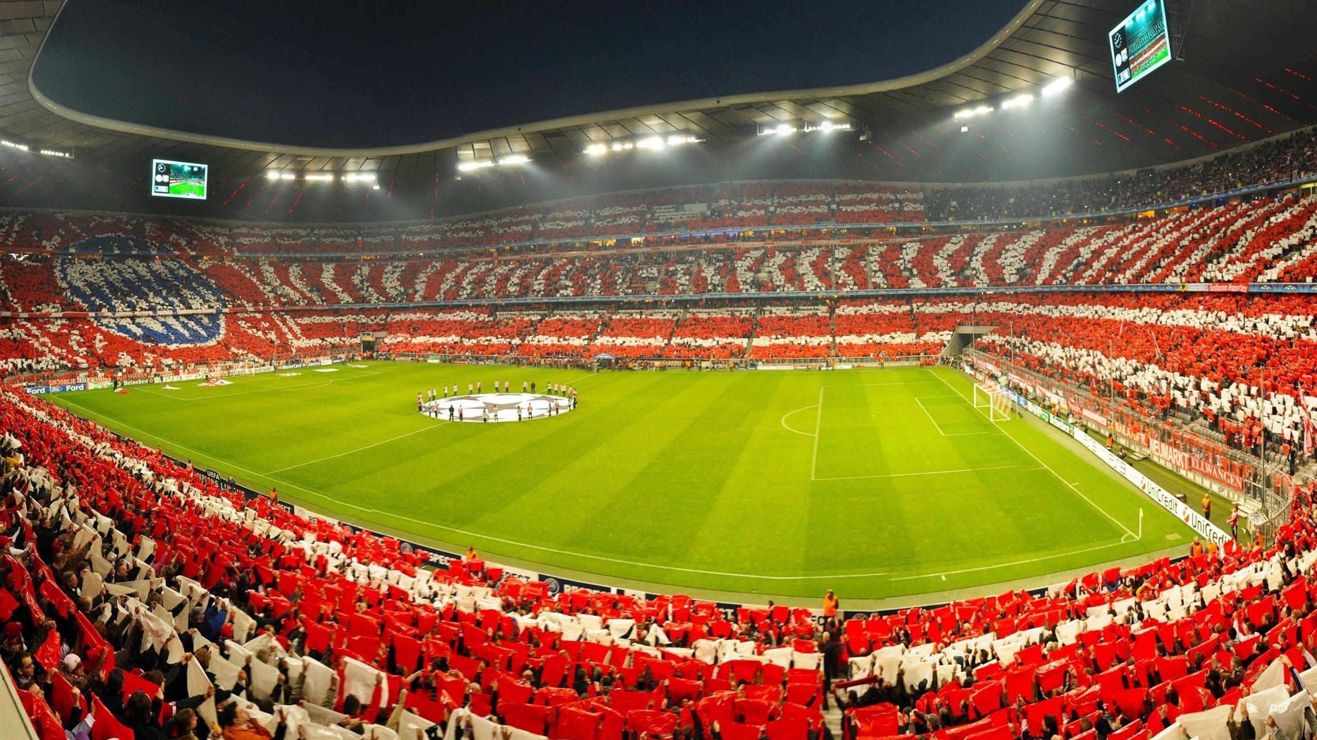 詹姆斯赛后与对手深情拥抱致敬，詹姆斯跟队友赛前做的动作